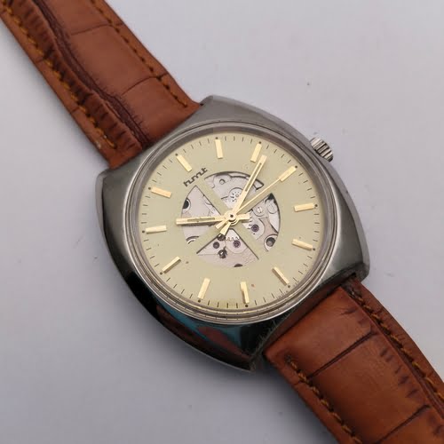 Hmt nova clearance watch